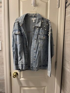 Pearl-Embellished Light Blue Denim Jacket - Women